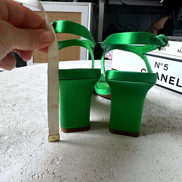 Vince Luella Green Satin Strappy Block Heel Sandals Square Toe Vero Cuoio 6.5M - Picture 8 of 8